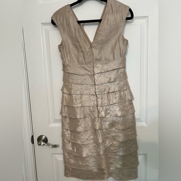 London Times tiered sleeveless cocktail‎ dress in champagne color size 6 - Picture 4 of 14